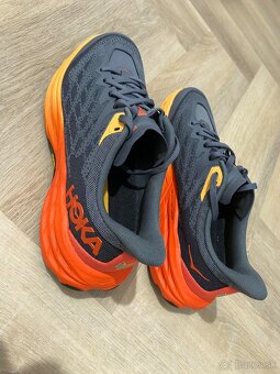 HOKA Speedgoat 5 castlerock/flame - nové - 2