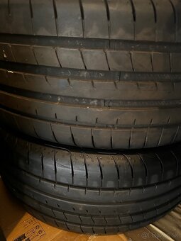 245/45 R18 - 2