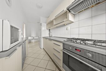 Slnečný trojizbový byt v Bratislave – Ružinov napredaj - 2