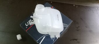 Vyrovnávacia nádobka chladiacej kvapaliny - 2