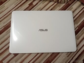 predám nefunkčný notebook Asus X555L - 2
