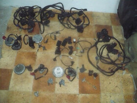 Yamaha YZF R1 rv. 99 a  01-díly ze tří moto - 2