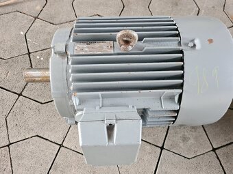 Predám nový pätkový el.motor 5,5kW 960ot - 2