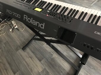 Roland RD 700 - 2