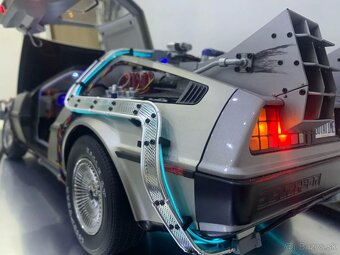 BACK TO THE FUTURE DELOREAN - 2