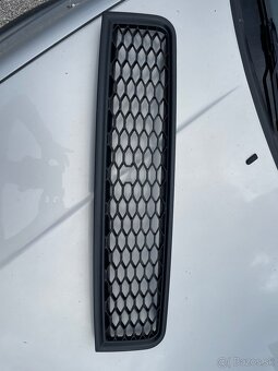 Maska bez loga Audi A4 b6 - 2