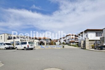 Dvoupodlažní dům 4+kk s vlastním bazénem, Slunečné pobřeží - 2