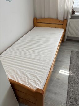 Posteľ s matracom - 2