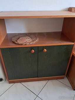 Predám: skrinka, polička, LP/knižnica - 2