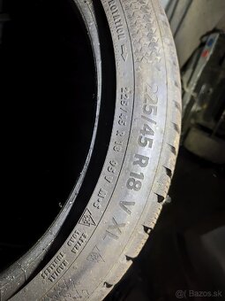 Continental 225/45R18 - 2