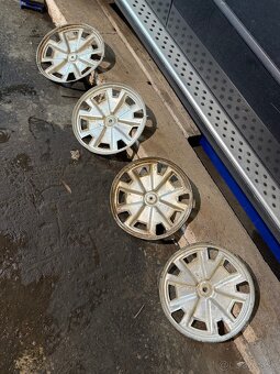 Retro puklice škoda - 2