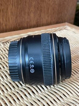 Canon EF 85mm f/1.8 USM - 2