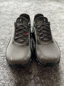 On Running, model Cloudmonster, velikost 37,5 šedé - 2