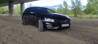 Volvo V60 D4 2.0L Drive-E Base Geartronic 133kW181HP A8 - 2