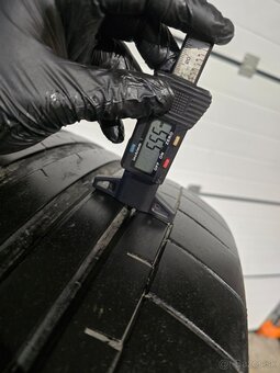 Letné Pneu 285/40 R22 - 2