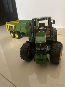 traktor JD s vlečkou - 2