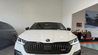 Škoda Octavia IV - čierne kryty zrkadiel - 2