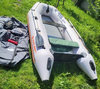 Predám čln Kolibri 330 KM D - 2