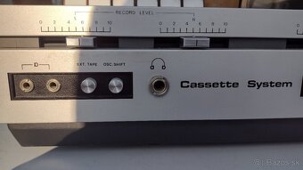 Predám gramofón s rádiom na opravu cena 20 eur. - 2
