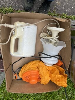 mixér , fén, krájač, holiaci strojček, kanvica - 2