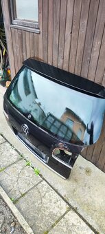Predám zadné sklo na VW Passat Variant B6 - 2