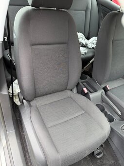 Predám sedadla volkswagen golf 5 - 2