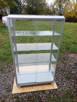 Sklenená vitrína - 2