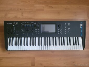 Yamaha MODX6+ - 2
