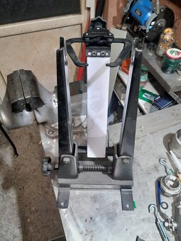 Stojan na centrovanie kolies - 2