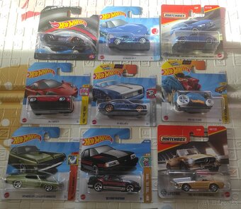 .HOT - WHEELS. - 2