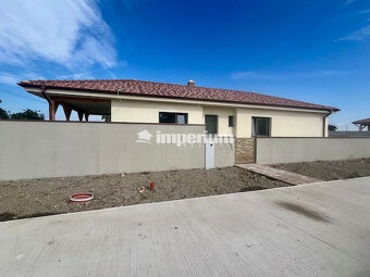 Na predaj 4 izbový bungalov v stave holodomu - obec Kyselica - 2