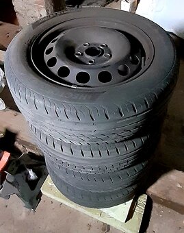 TOURAN KOLESA R16 + VW KRYTKY - 2