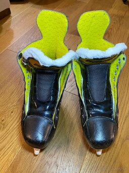 Predam hokejove korčule - 2