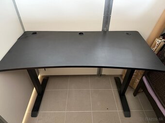 Herný stôl HALDUM – štýlový RGB stôl pre hráčov - 2