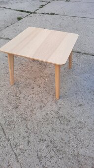 Štýlový drevený štvorcový stolík – minimalistický dizajn - 2