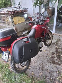 Apríl pegaso 650 - 2