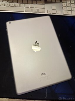 Predám Apple iPad Air Silver WiFi 32GB + púzdro - 2