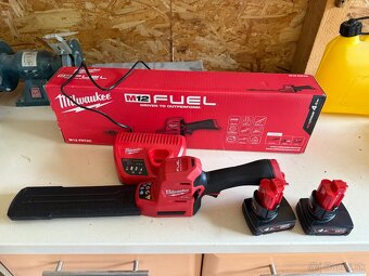 Milwaukee M12 FHT20 plotostrih - 2