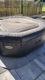 Nafukovacia vírivka . - 2