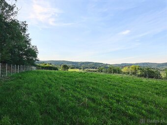 Oplotený pozemok pod lesom vo Svätom Jure - 2