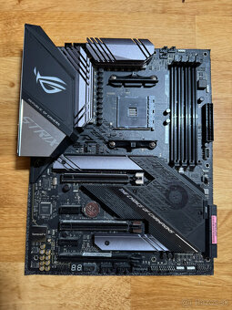 ASUS ROG STRIX X570-E GAMING - 2