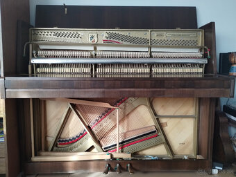 Predam klavir - pianino PETROF - 2