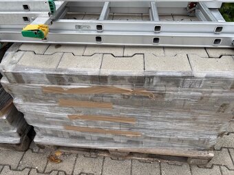 Predám dlažbu 8cm - 2