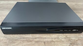 Hikvision NVR DS-7608NI-Q1 pre 8 kamier - 2