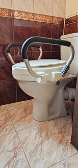 Vyvýšené WC sedadlo s odnímateľnými opierkami rúk - 2