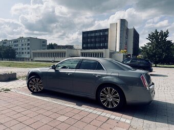 Lancia thema / chrysler 300 - 2