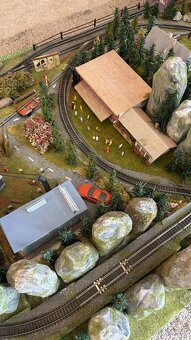 Model krajiny - Model železnice s rušňom a súpravou vozňov - 2