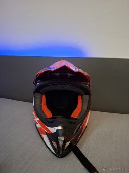 Predám motocrossovú prilbu - 2