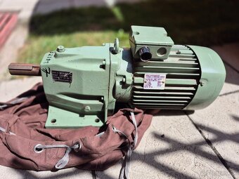 Elektromotor s prevodovkou 2,2 kW - 2