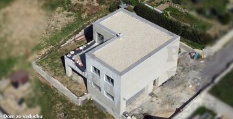Dom so štedrým priestorom a terasami na oddych pri Žiline - 2
